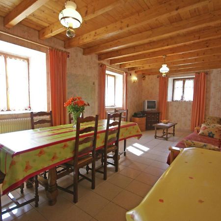 Spacious Holiday Home Near The Forest Esmoulieres Eksteriør bilde