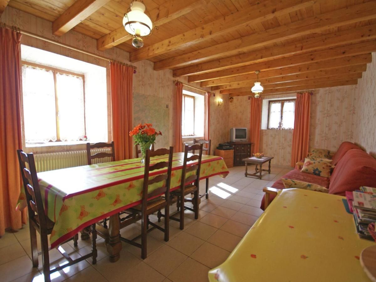 Spacious Holiday Home Near The Forest Esmoulieres Eksteriør bilde