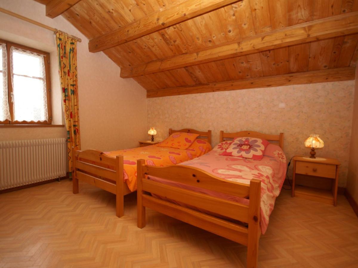 Spacious Holiday Home Near The Forest Esmoulieres Eksteriør bilde