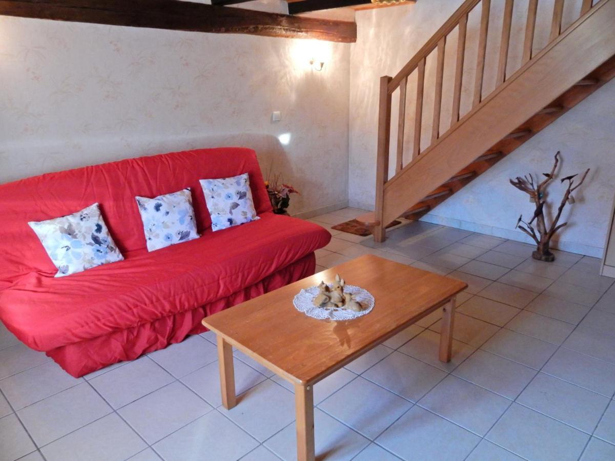 Spacious Holiday Home Near The Forest Esmoulieres Rom bilde