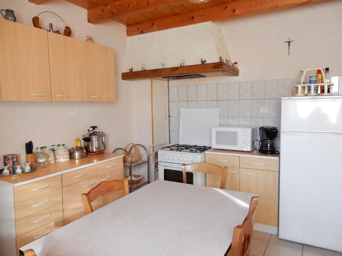 Spacious Holiday Home Near The Forest Esmoulieres Rom bilde