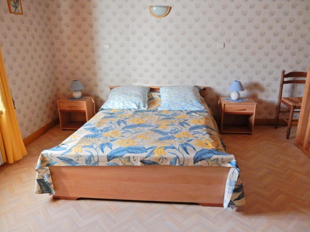 Spacious Holiday Home Near The Forest Esmoulieres Rom bilde